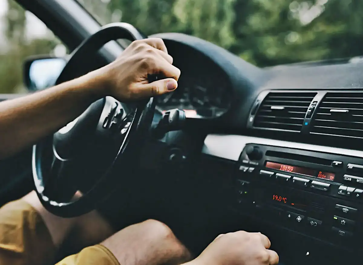 dashboard kereta bergegar